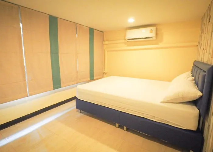 I-sleep Silom Хостел *